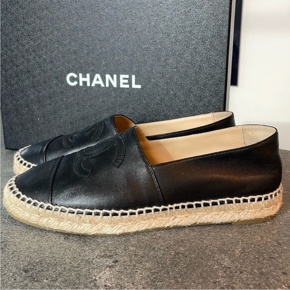 Chanel Espadrilles in Excellent Condition - Picture 4 of 6